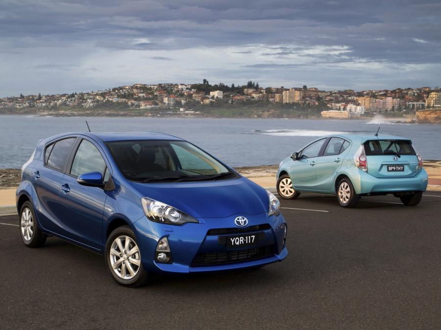  Toyota Prius c 2012 года  (AU) (фото 8 из 19)